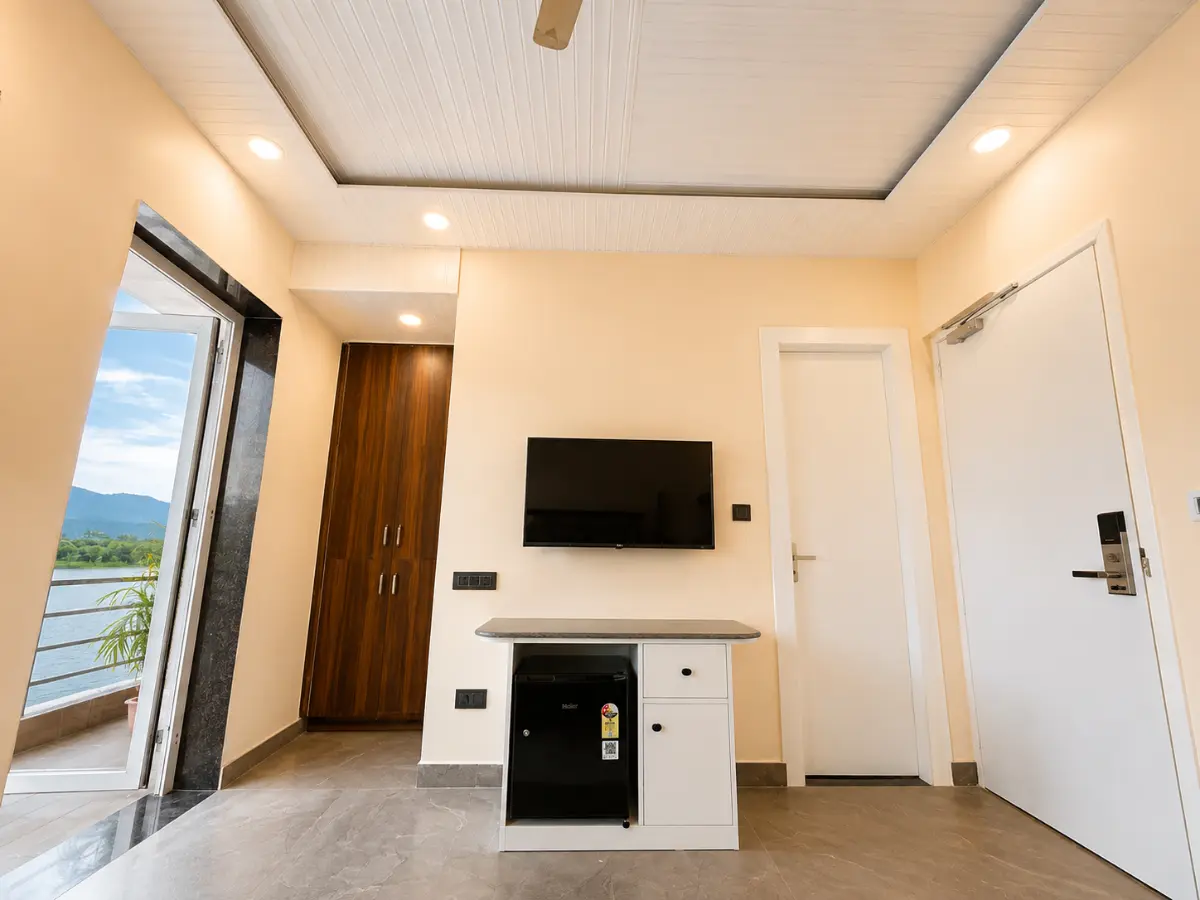 Premium Ganga View Room in Rishikesh near Ganga