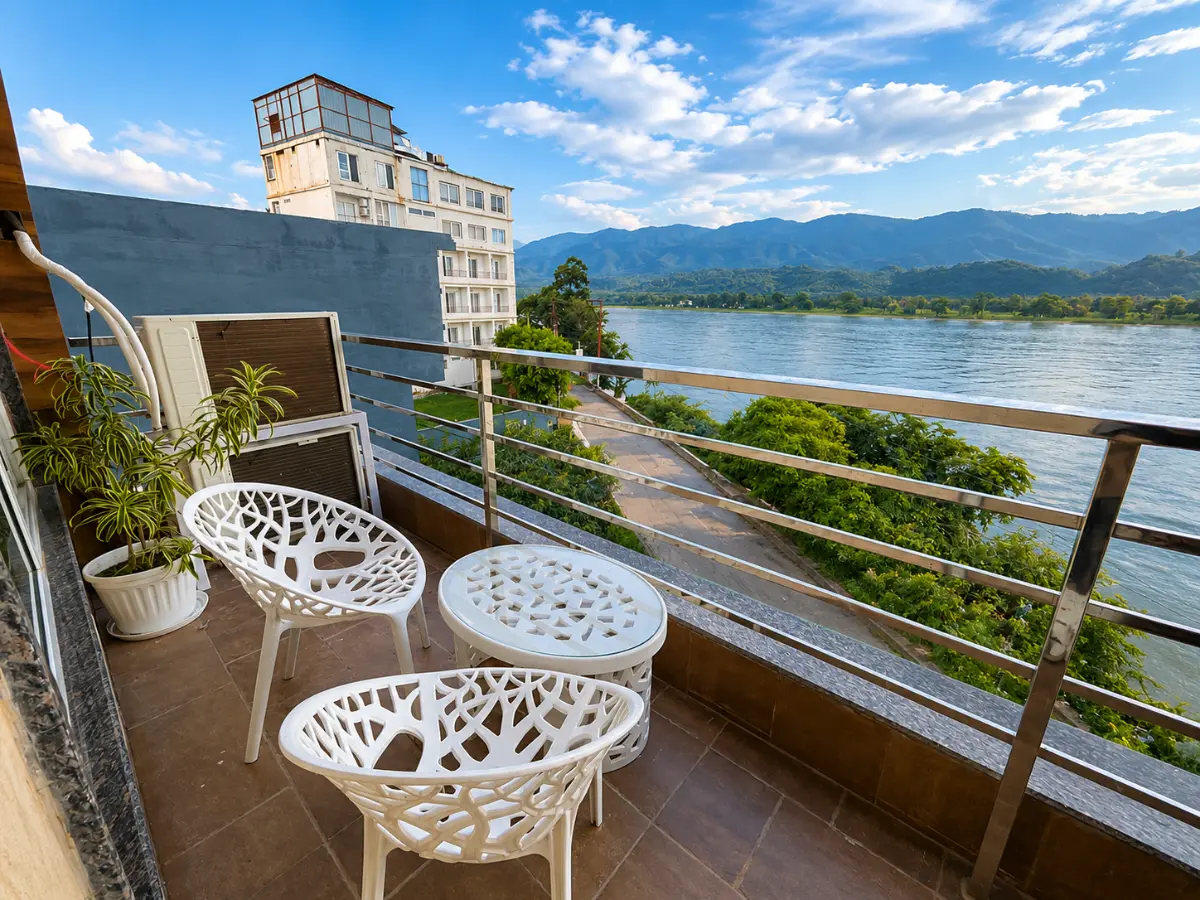 Premium Ganga View Room in Rishikesh near Ganga
